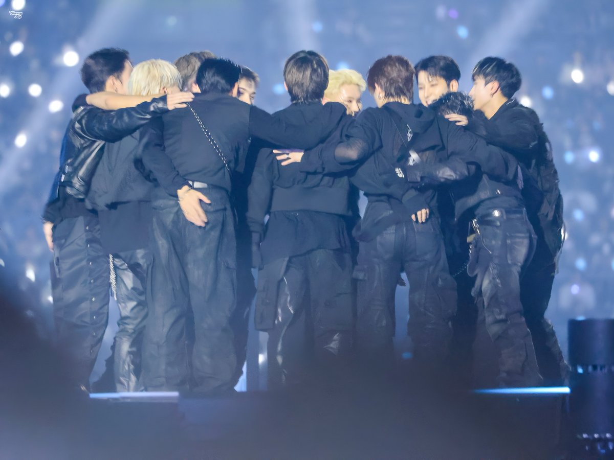 CherryLip_95's tweet photo. 241123 MAMA

큰 무대에서 승철이들이 올해도 열심히 했다고 빛났다고 발표되는 게 너무 자랑스럽다!!!!!!! 13명의 대상 축하해!!!🏆🏆🏆🏆✨

#SCOUPS #에스쿱스 #승철 #エスクプス 
#SEVENTEEN  #세븐틴 https://t.co/aMe5adaiAF