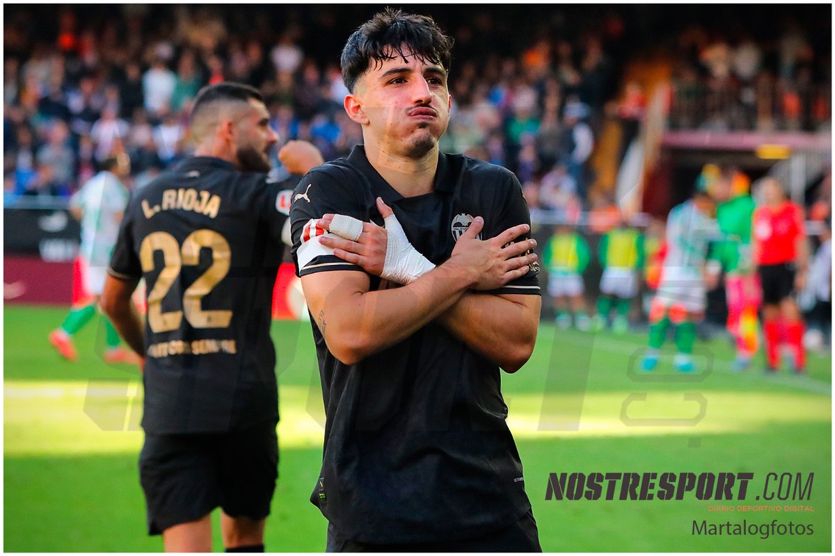 GUAJÍN Y VALENCIA CF

SOCIEDAD PERFECTA ♥️🦇

📸 <a href="/martalog90/">Marta López</a>