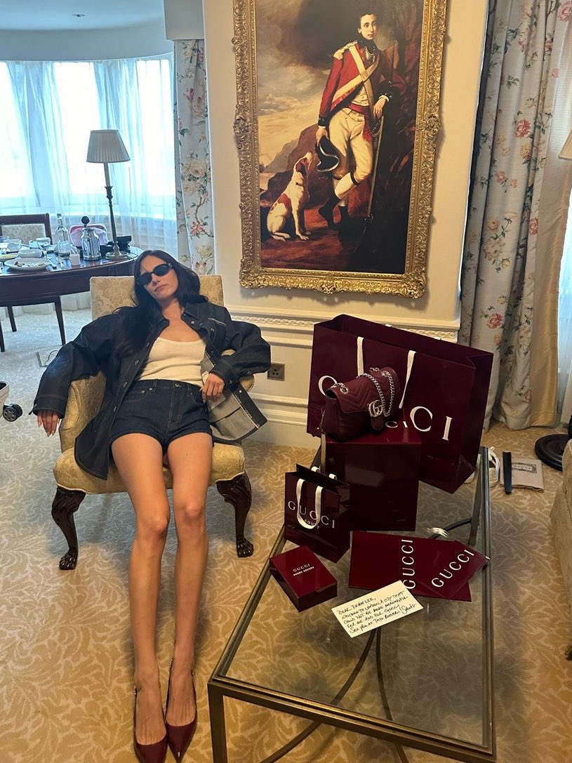 maybeeevirgo's tweet photo. me five minutes after telling everyone i have no money: https://t.co/SlKCvkI8QE
