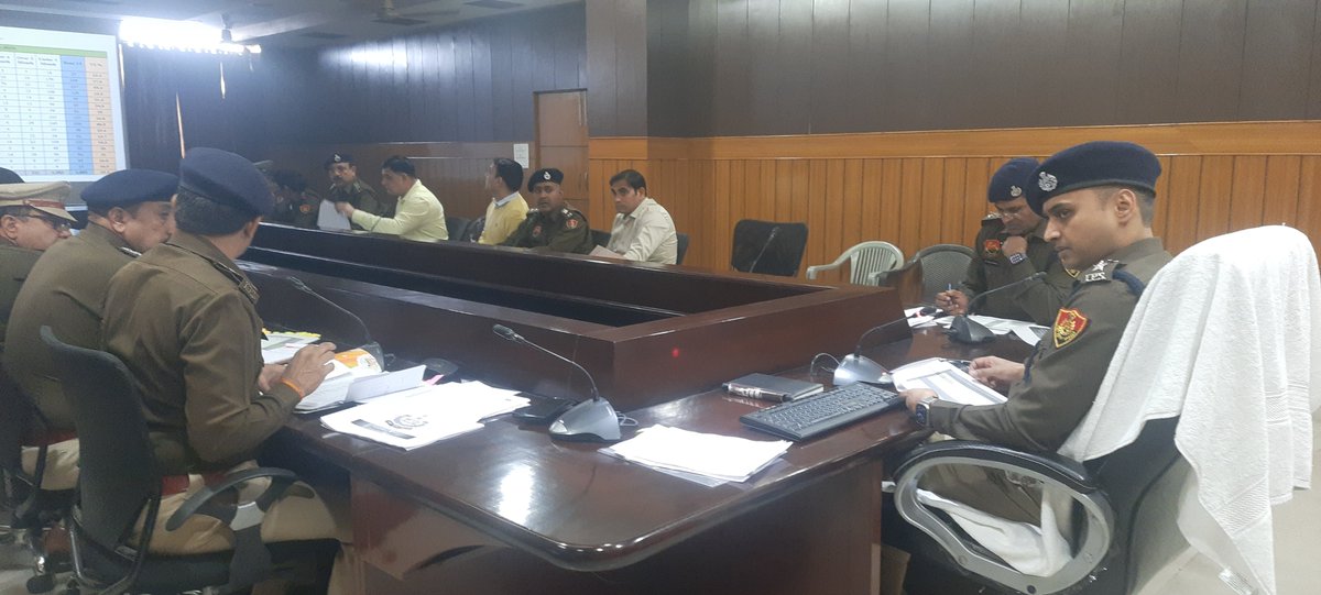 PANIPAT_POLICE's tweet photo. #SPश्री लोकेंद्र सिंह IPS ने अपराध गोष्ठी का आयोजन पर अपराधों की रोकथाम के लिए थाना प्रबंधकों, क्राइम युनिट प्रभारी व अधिकारियों को दिए सख्त निर्देश

दर्ज किसी भी मुकदमें की जांच बेवजह लंबे समय तक पेंडिंग न रखें, तय सीमा में जांच पूरी कर माननीय न्यायालय में चालान पेश करें https://t.co/EKyKPPqBna