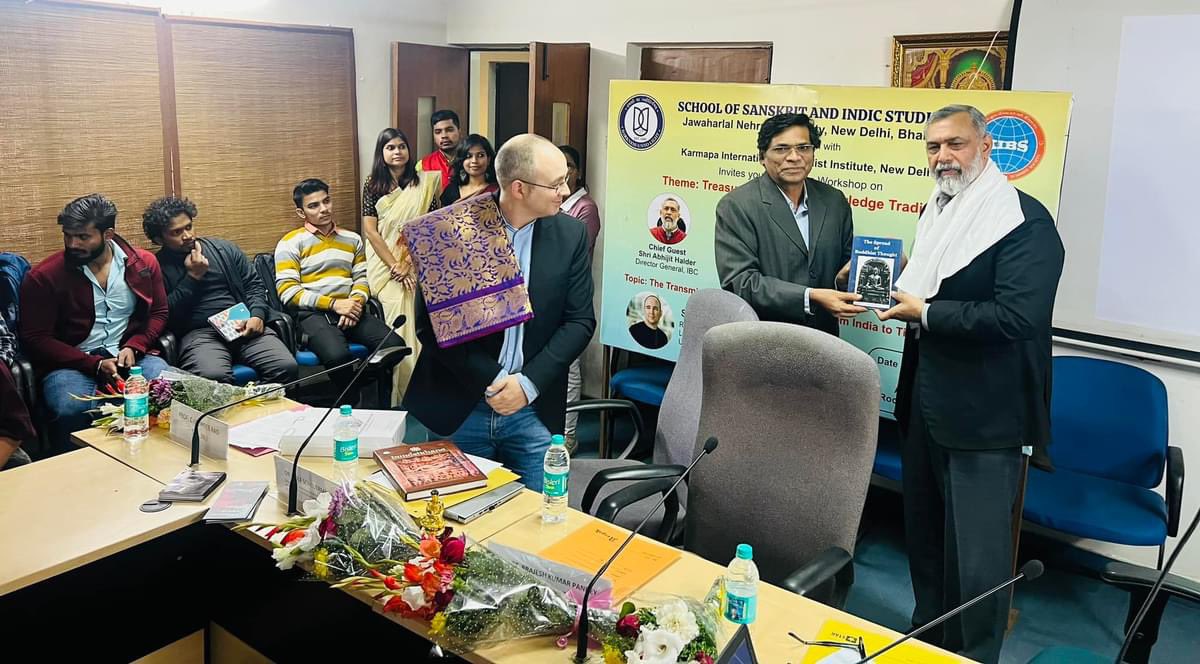 chowduri1's tweet photo. Treasures of Indian knowledge traditions in JNU

https://t.co/nEn1yltMss

@MinOfCultureGoI, @IbcWorldOrg. @Buddhistdoor, @SureshSoni1925, @ChamuKShastry, @shrivarakhedi, @dpradhanbjp, @KuldipAgni, @PTI_News, @DDNewslive, @BuddhistSocWA, @eoiberlin https://t.co/vutut7y9Lk