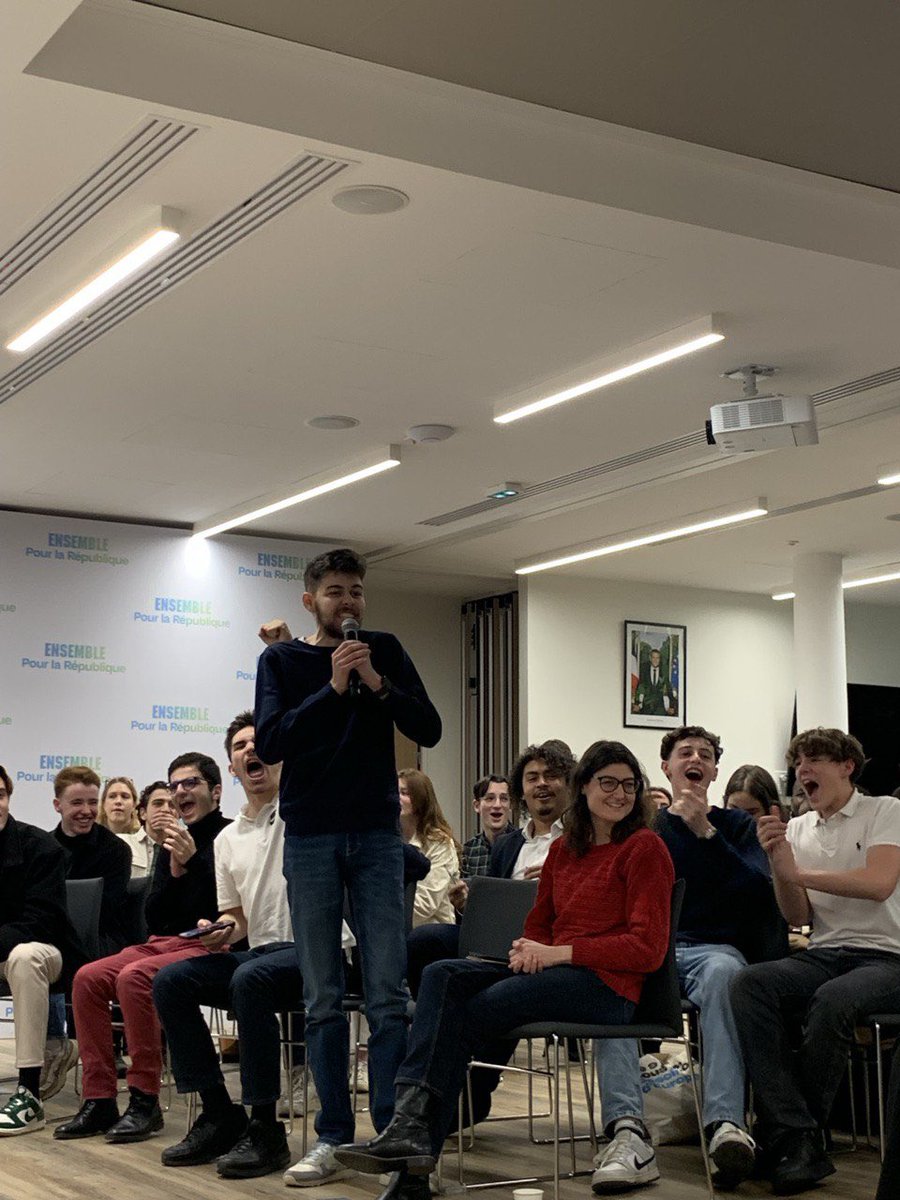 gwen_coulon's tweet photo. Moment de cohésion pour l’InterJAM Paris IDF avec une simulation parlementaire et une formation sur le PLF. Un échange dynamique et stimulant, propice à l'enrichissement des compétences et au renforcement des liens entre les JAM. #InterJamParisIDF https://t.co/UyPWSr0UQw