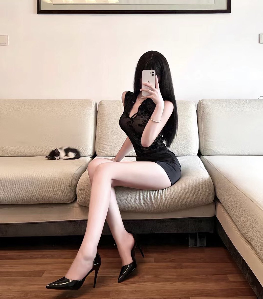 nun9495's tweet photo. 想舔姐姐美脚的点赞 舔舒服了 姐姐让你玩射你 #女王 #原味 #男m #恋足  #女S https://t.co/QYryi7s8Ax