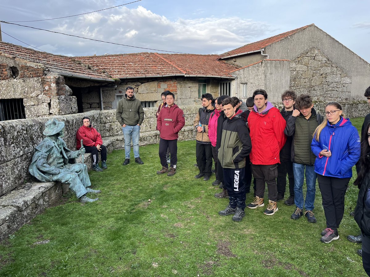 Na raia seca (@arraiano_seco) on Twitter photo E rematamos os dous intensivos días de traballo de campo xeográfico no antigo Couto Mixto <a href="/CoutoMixto/">Couto Mixto</a> @dosmistos falando da súa situación actual, das visitas que recibe, do uso de fondos europeos, etc. #Geography <a href="/facultadeXH/">Facultade de Xeografía e Historia</a> <a href="/UniversidadeUSC/">USC</a> E rematamos os dous intensivos días de traballo de campo xeográfico no antigo Couto Mixto <a href="/CoutoMixto/">Couto Mixto</a> @dosmistos falando da súa situación actual, das visitas que recibe, do uso de fondos europeos, etc. #Geography <a href="/facultadeXH/">Facultade de Xeografía e Historia</a> <a href="/UniversidadeUSC/">USC</a>