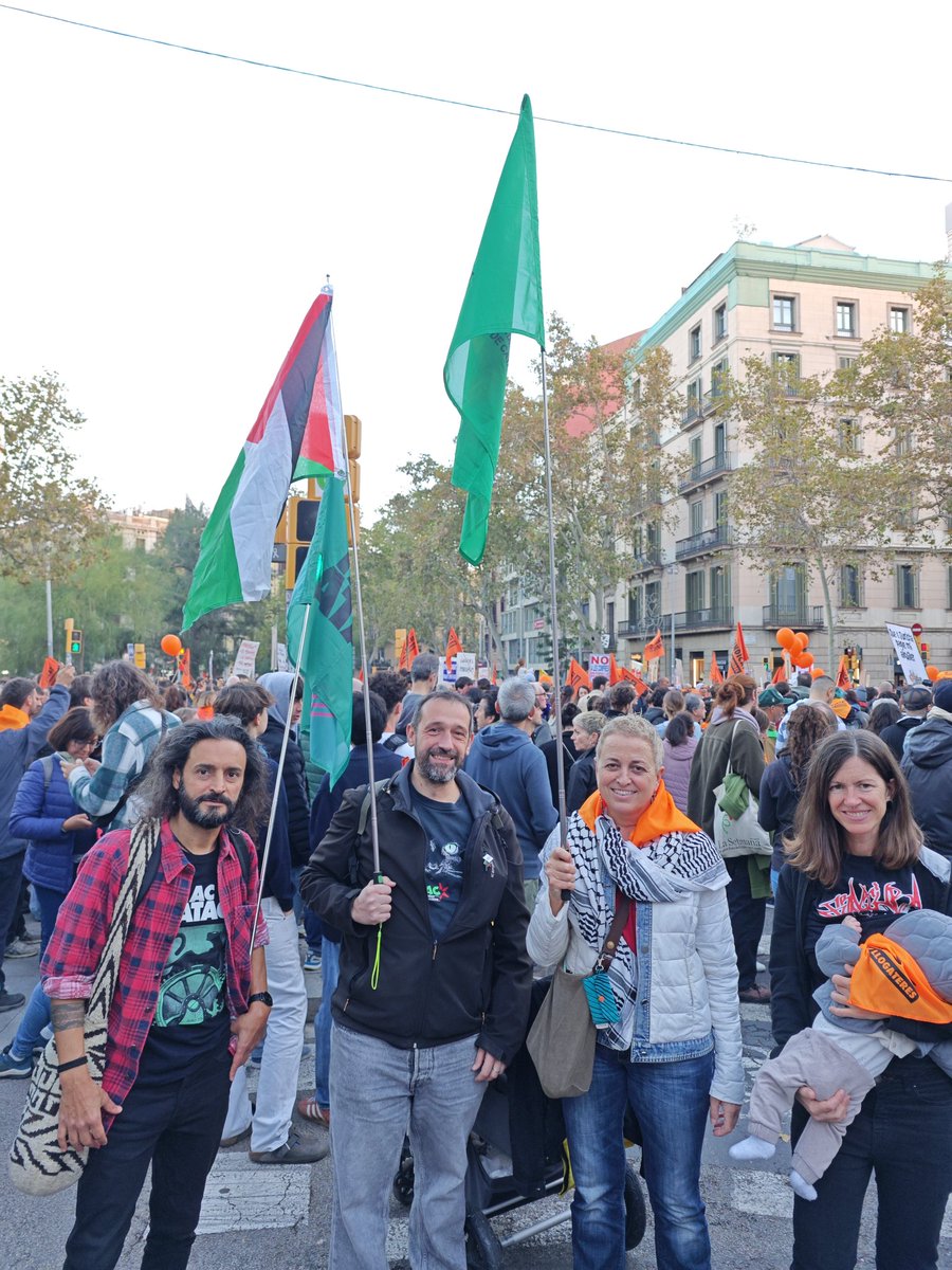 la_IAC's tweet photo. Multitudinària manifestació a #Barcelona! #23N és històric 
Clam unànim que s'ha acabat!
#AbaixemElsLloguers 
La vivenda digna és un dret, no un negoci! https://t.co/tC6QzM6cuV