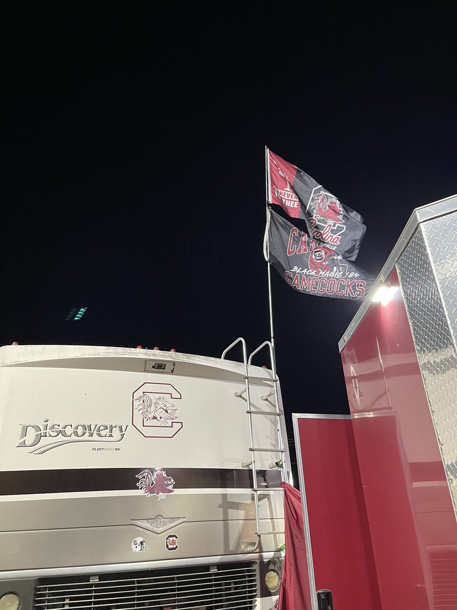 LollieannH's tweet photo. The colors were hoisted last night! #GoFightWinKickAss #TheFraternityOfGamecockFlags https://t.co/KhHsatIojq