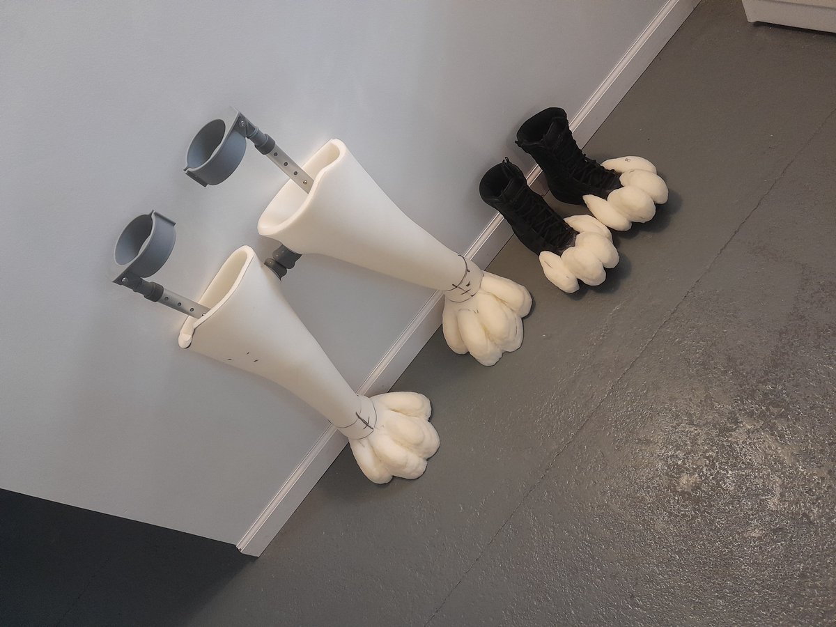 FOR SALE: 

WIP Hyena Quadsuit. Head, forelegs, hind feet. Bodysuit and padding not included. $200 + shipping. DM to claim. 

IN ACTION: youtu.be/WWYO3-682rM?si…