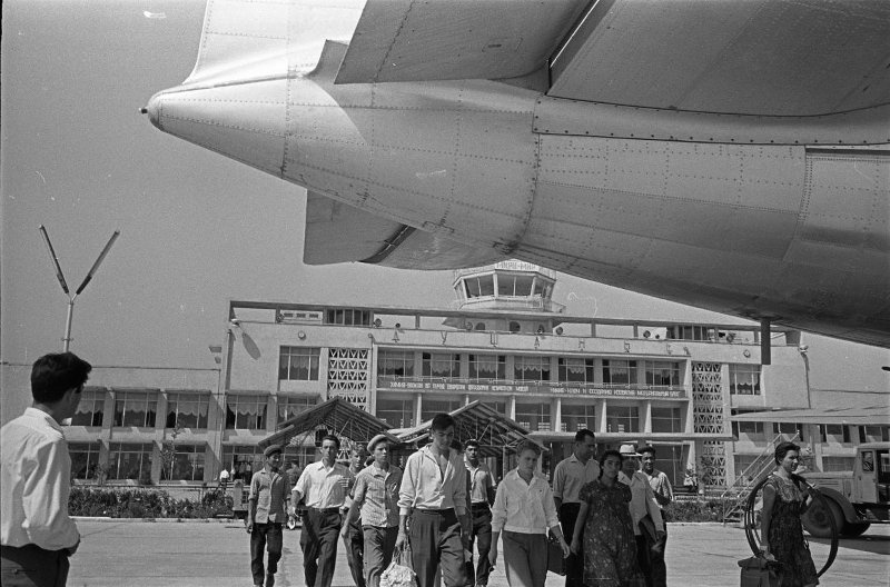 HabibShl's tweet photo. Таджикская ССР
В аэропорту Душанбе
Дата съемки: 1963 - 1965
Автор : Сигизмунд Кропивницкий (1922 - 1979)
МАММ / МДФ. ©habibsl https://t.co/UmmiTMXuUD