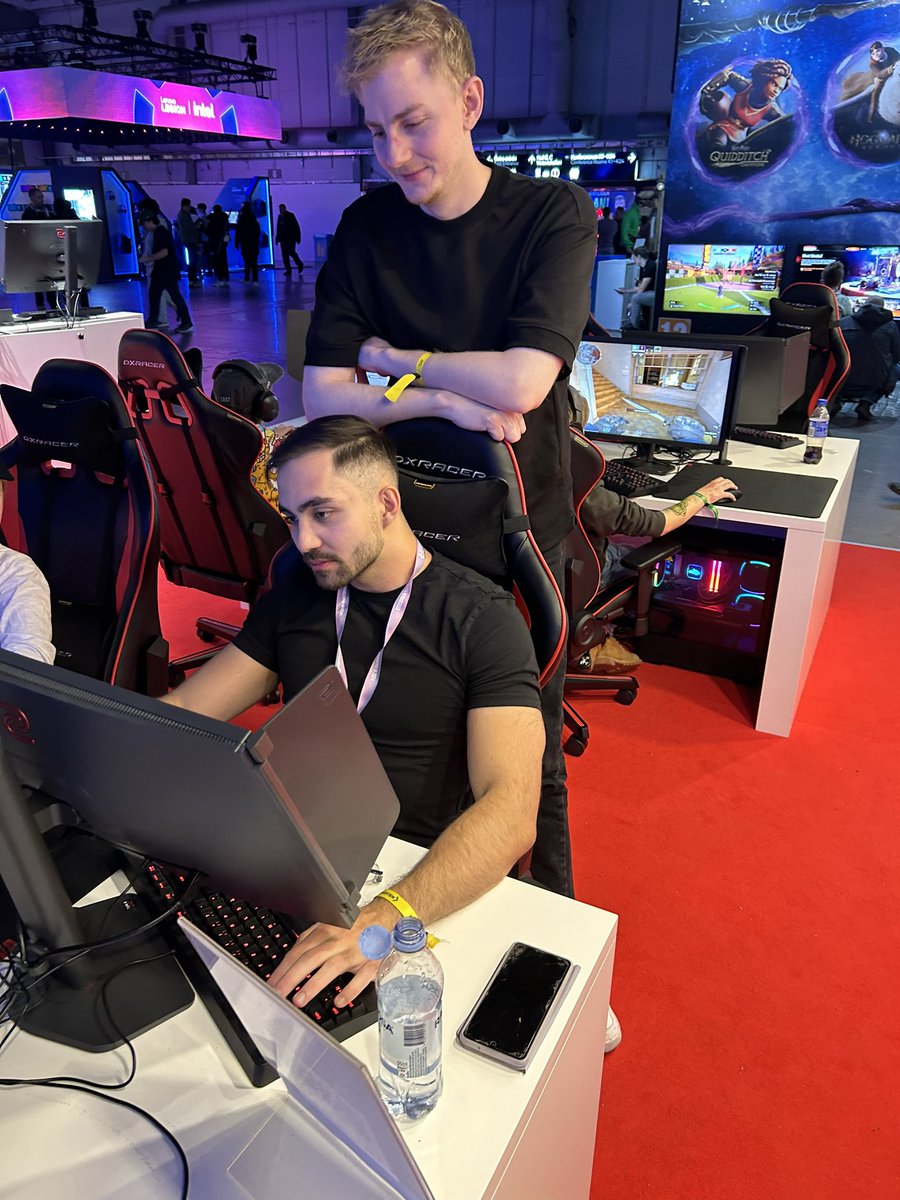 At the <a href="/ZOWIE_EU/">ZOWIE Esports Europe</a> booth at #DreamHack  with <a href="/eraacs/">eraa</a> testing some gear and playing some games 😎
