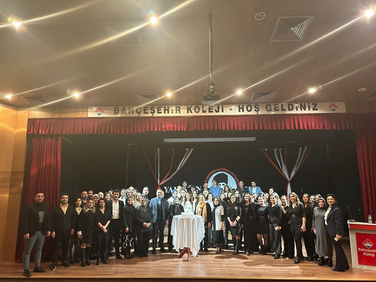 Baş öğretmen Gazi Mustafa Kemal ATATÜRK 'ün birer yansıması olan öğretmenler övgülerin en güzeline layıktır..Tüm ögretmenlerimizin öğretmenler gününü kutlarım..