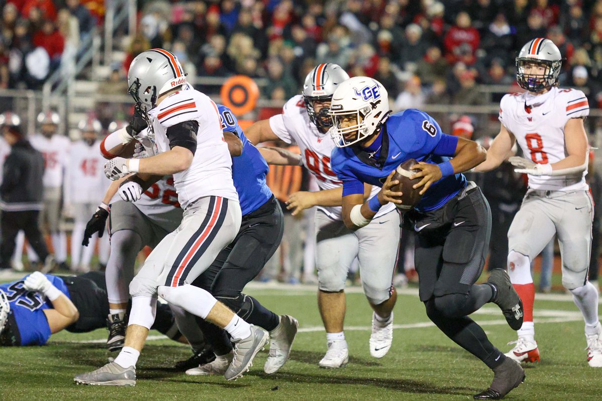 PrepsKC's tweet photo. Making it a habit. @GETrailblazerFB beat @BVWFOOTBALL 34-25 to reach their 3rd straight Kansas 6A title game. Story, photo, highlights and postgame interviews https://t.co/JsMEtwdyEL https://t.co/w5gJcNM3BC