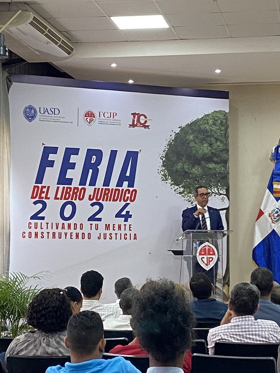 En la Feria del libro jurídico de la <a href="/Fcjp_Uasd/">Facultad de Ciencias Jurídicas y Políticas-UASD-</a> de la @UASD, valiosas intervenciones de los magistrados Manuel Herrera Carbuccia, Hermogenes Acosta, y del maestro Namphy Rodríguez. Un espacio enriquecedor para el debate jurídico y la reflexión sobre el futuro del derecho en RD.