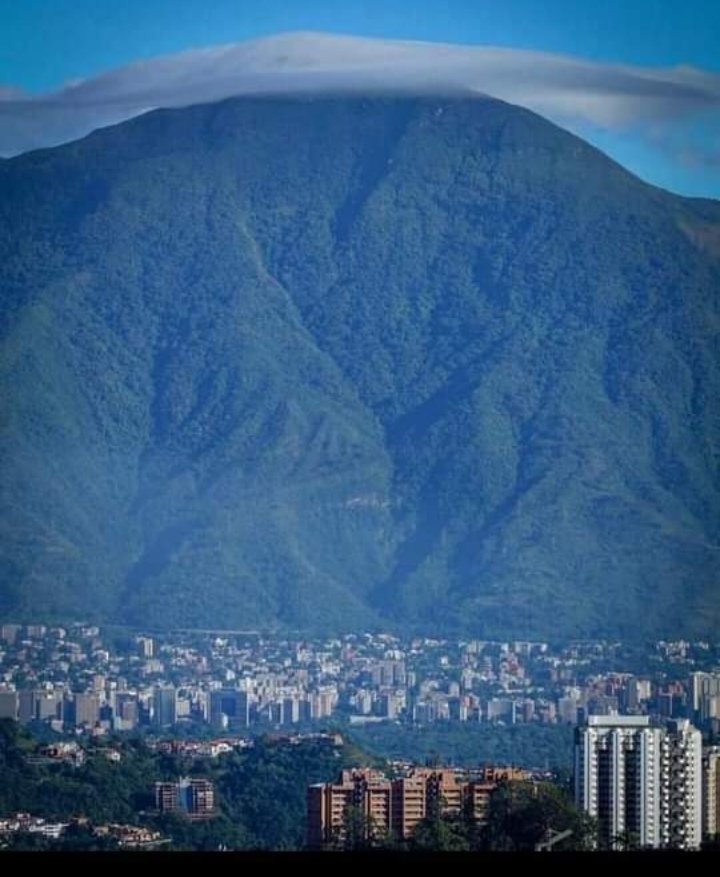 AramburuMorelia's tweet photo. El cerro el Ávila Caracas Venezuela 🇻🇪 https://t.co/P0lBEN02Bb