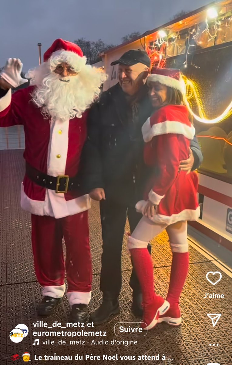 Toujours plus kitsch : une mère Noël