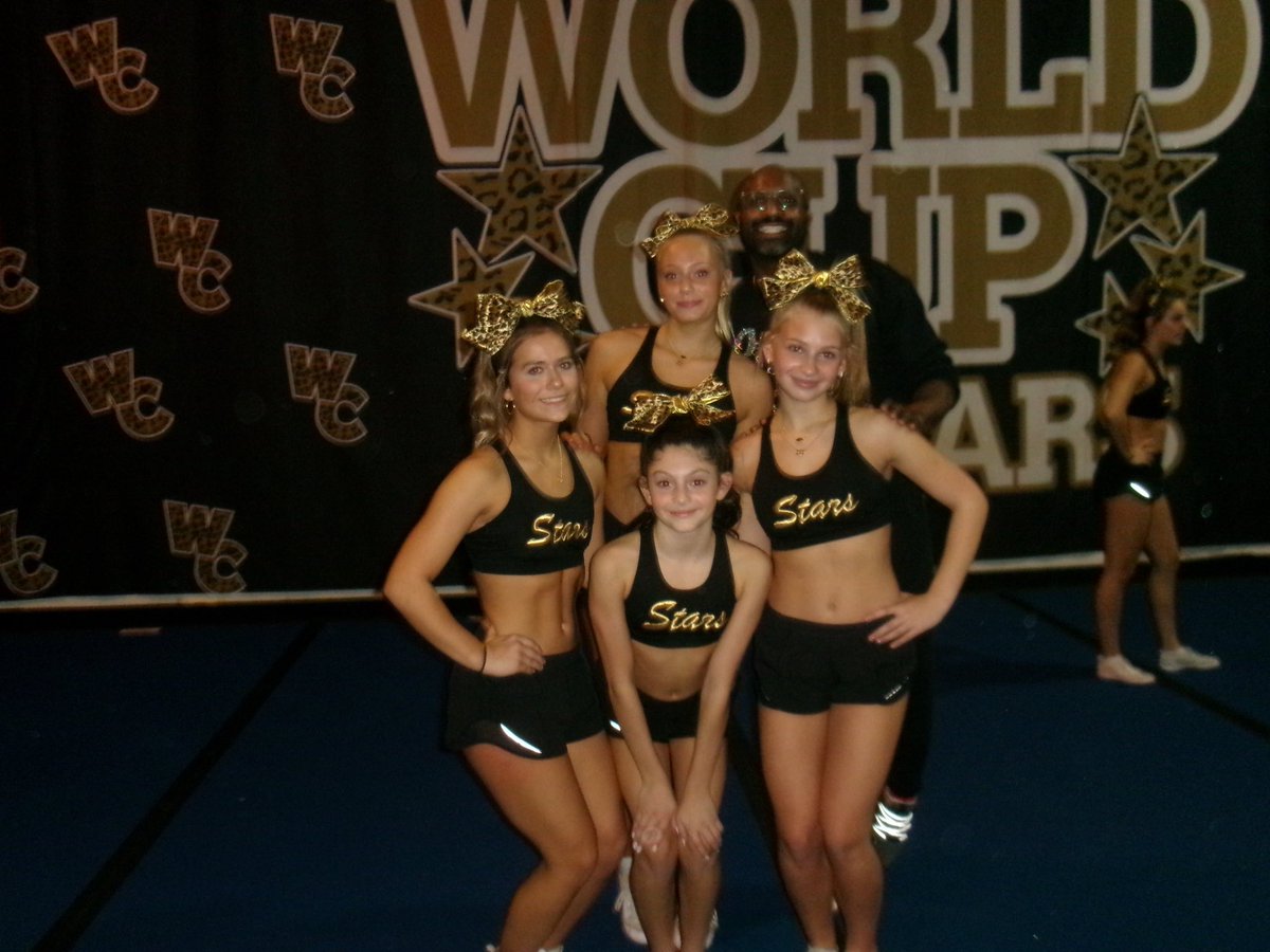 allimaloneyyyy's tweet image. Preforming with my dream team today💫 happy kickoff day💞🇺🇸 #wcss