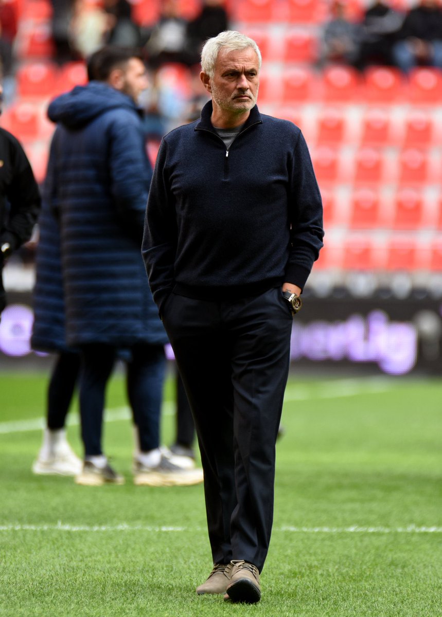 Jose Mourinho: Penaltı pozisyonunu, beni bir sonraki görüşünüzde sorun. Bu konuda bir şey diyemem. Pozisyonu telefon veya tabletten izleme şansım olmadı. Kulübeden penaltı gibi gözüküyordu. Sayın Galatasaray yöneticisi mantıksız olduğunu düşünüyorsa, her hafta Galatasaray maçında