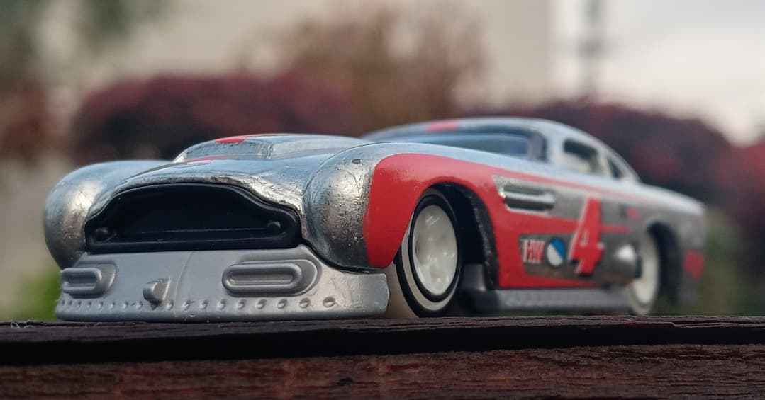 Beautiful new <a href="/Hot_Wheels/">Hot Wheels</a> <a href="/astonmartin/">Aston Martin</a> DB4GT High-Speed Edition.