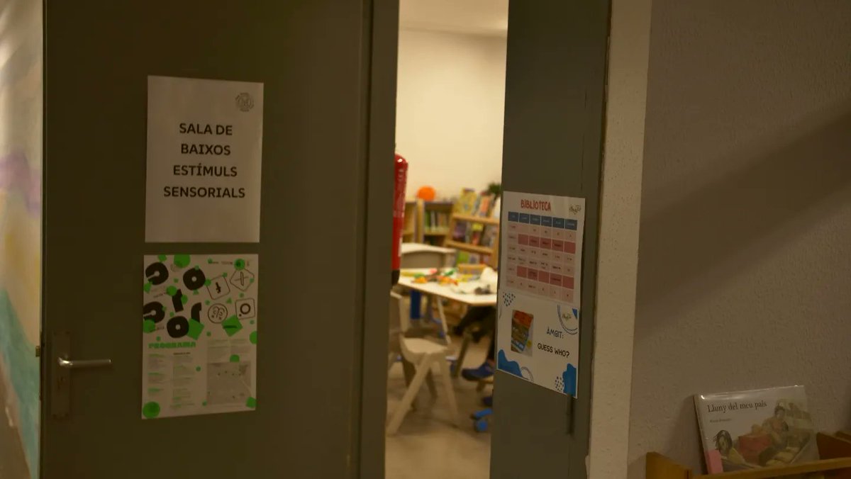 🤩  El sol comença a caure, però les ganes de jugar no minven!

💚 Veniu a l'escola de l'Era de Dalt, el nou espai d'aquesta edició. Allà hi trobareu jocs inclusius per persones amb discapacitat visual, una sala de baixos estímuls...

💥 Encara ens queda corda!