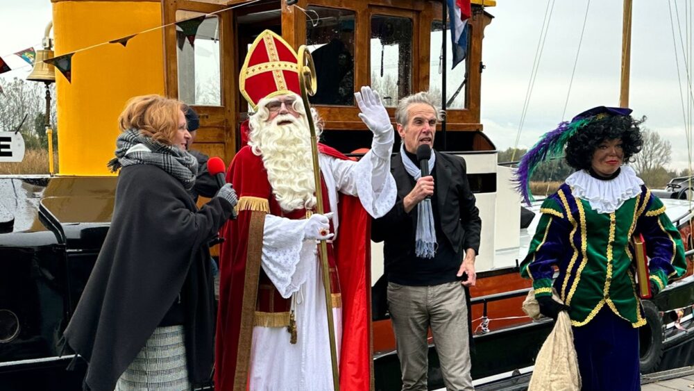 Sinterklaas heeft Warmond toch gevonden (video) - deteyding.nl/sinterklaas-he…