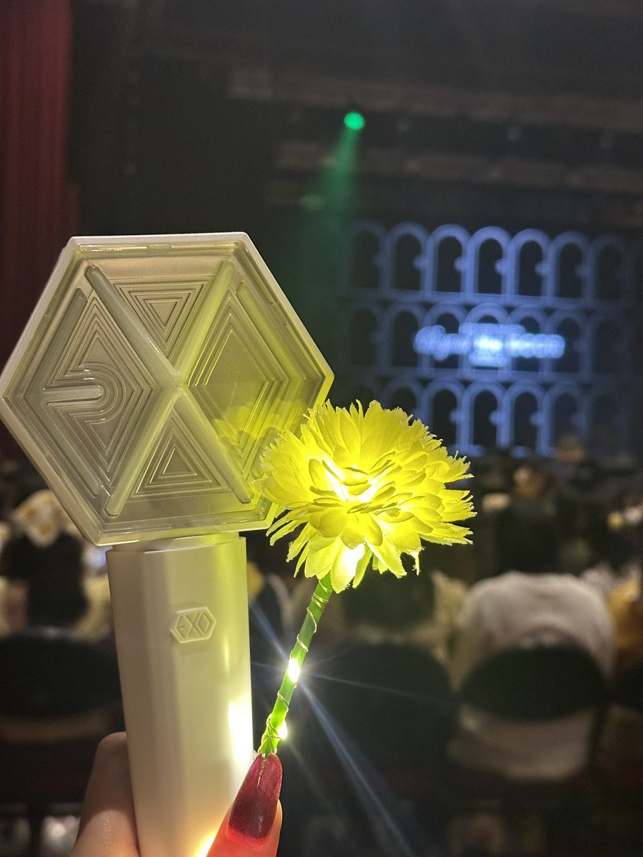jongdaeverydae's tweet photo. What a night, thank you Jongdae 💛 🌻#Beyond_the_DOOR_in_MANILA #Beyond_the_DOOR #CHEN https://t.co/MASXUnkICs
