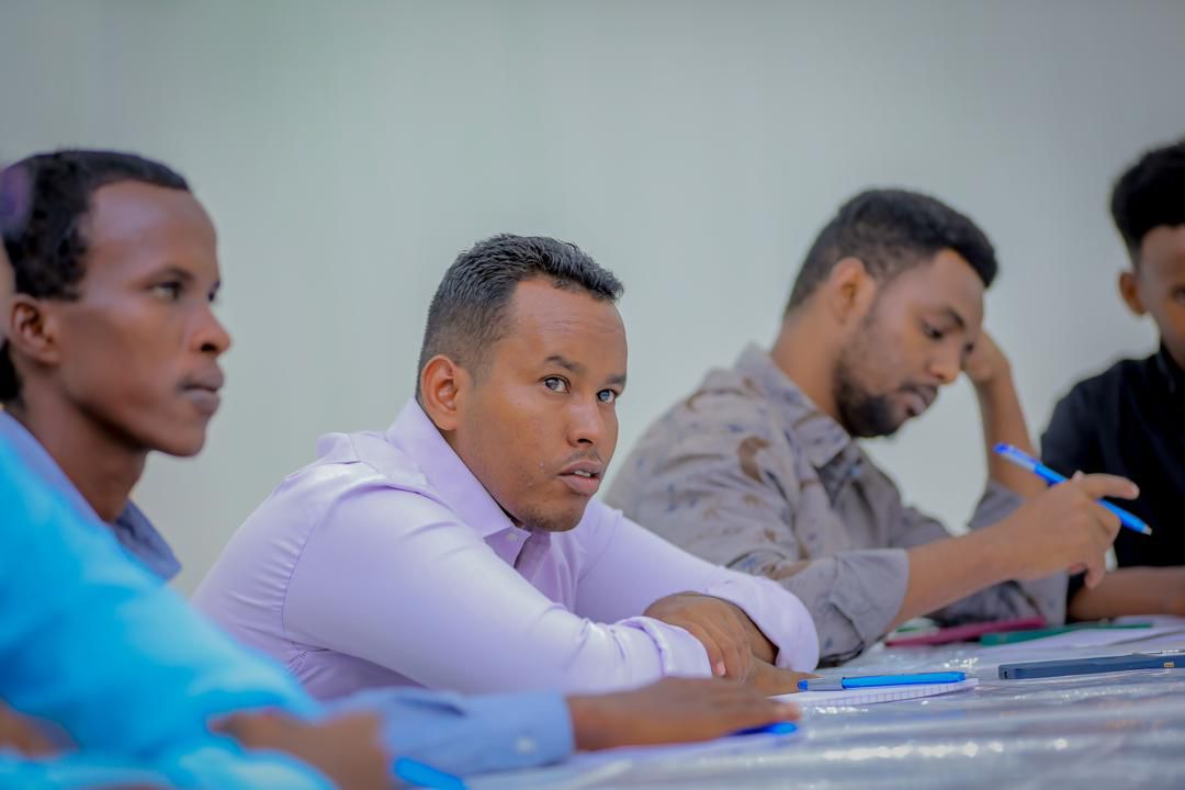 🎥📰 Boosting news quality! <a href="/MAP_Puntland/">Puntland Media Guild</a> in partnership with <a href="/bbcmediaaction/">BBC Media Action</a>, kicked off a 3-day training for 15 Garowe journalists on audiovisual skills &amp; ethics. Part of MAP’s mission to elevate news production standards! #JournalismTraining #Puntland