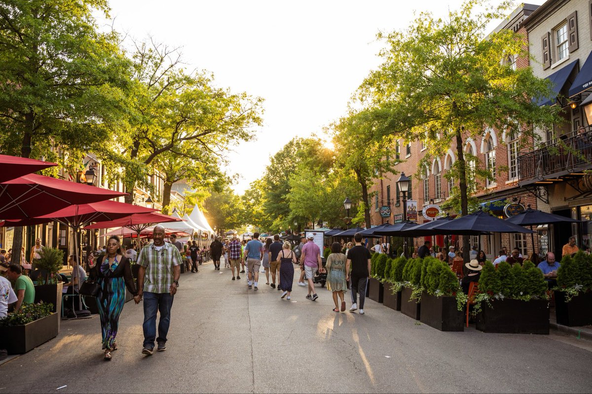 The City Of Alexandria has begun piloting the expansion of their popular Downtown Pedestrian Zone. First launched in 2020 in response to the pandemic on the 100 block of King Street, the new pilot program will expand to the 200 block.

📍 Alexandria, VA