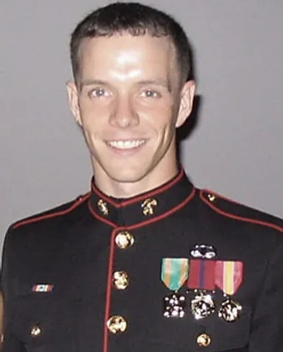 op_hawkeye's tweet photo. 11.23.2004 ~ SGT Benjamin Edinger 🇺🇸
#OpHawkeyeRemembers #BenjaminEdinger #2dForceRecon #BronzeStar #PurpleHeart #AlwaysBesideYou #Operation_Hawkeye
🔗 https://t.co/wno0Y8NPPo
🔗 Memorial Page, https://t.co/IEPe2OUFcl
📜 https://t.co/3F72cwjLez
📜 https://t.co/KoDeCdUTv8 https://t.co/YwZSh8Tnzg