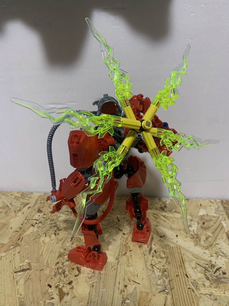 MuyoppiLego's tweet photo. クランチ（旧名：クランチ・サンデスト）
装備を大幅変更（特に右腕）。
背中の発電機の形状変更。 https://t.co/BIywKc7y3f