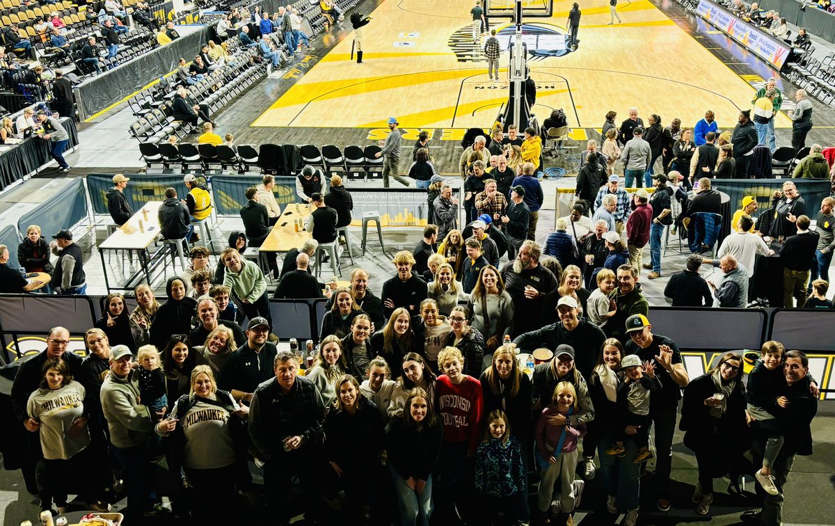 MilwaukeeBrewer's tweet photo. Great way to kick off the season, @MKE_MBB ! @WauwatosaWI turned out strong last night with 50+ fans to cheer on @CoachBartLundy and @UWM to a big W. Going for 3 in a row today at 3 PM! Still room room on the bandwagon—join us! https://t.co/A8FbQZEn7B