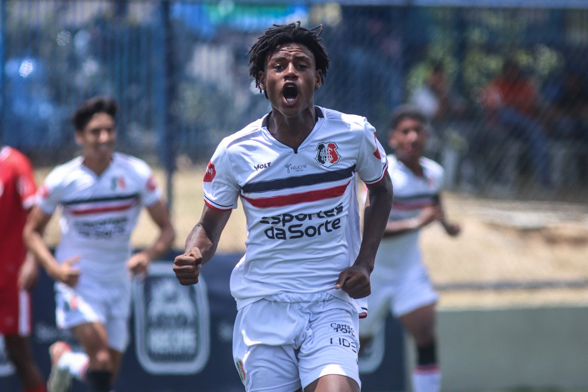 SantaCruzFC's tweet photo. 🏆🏆 Dois títulos em uma manhã! A base coral brilhou na Superliga do Nordeste 2024. O Sub-14 venceu o QFC por 2x1, com gols de Everson e Matheus, enquanto o Sub-16 superou o América-RN por 1x0, com gol decisivo de José Antônio. (+)

📸: @fotografaevelyn https://t.co/zN07dWas5X