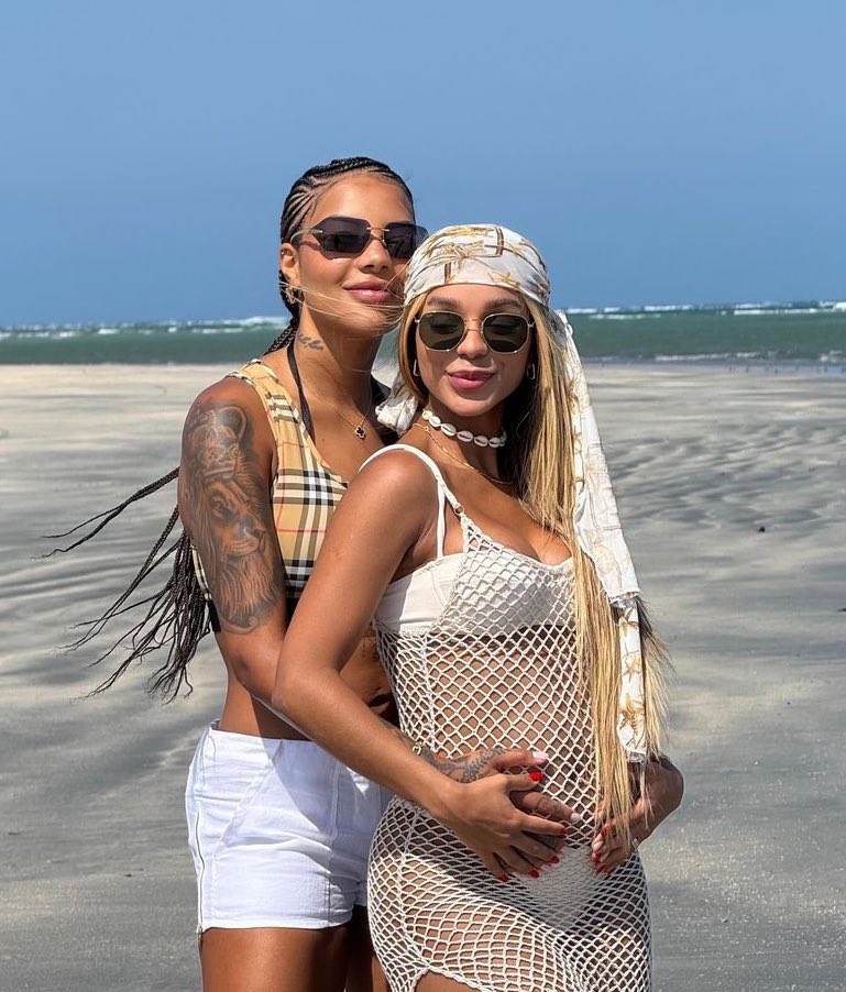 jessicatuitta's tweet image. família linda e feliz 🤎