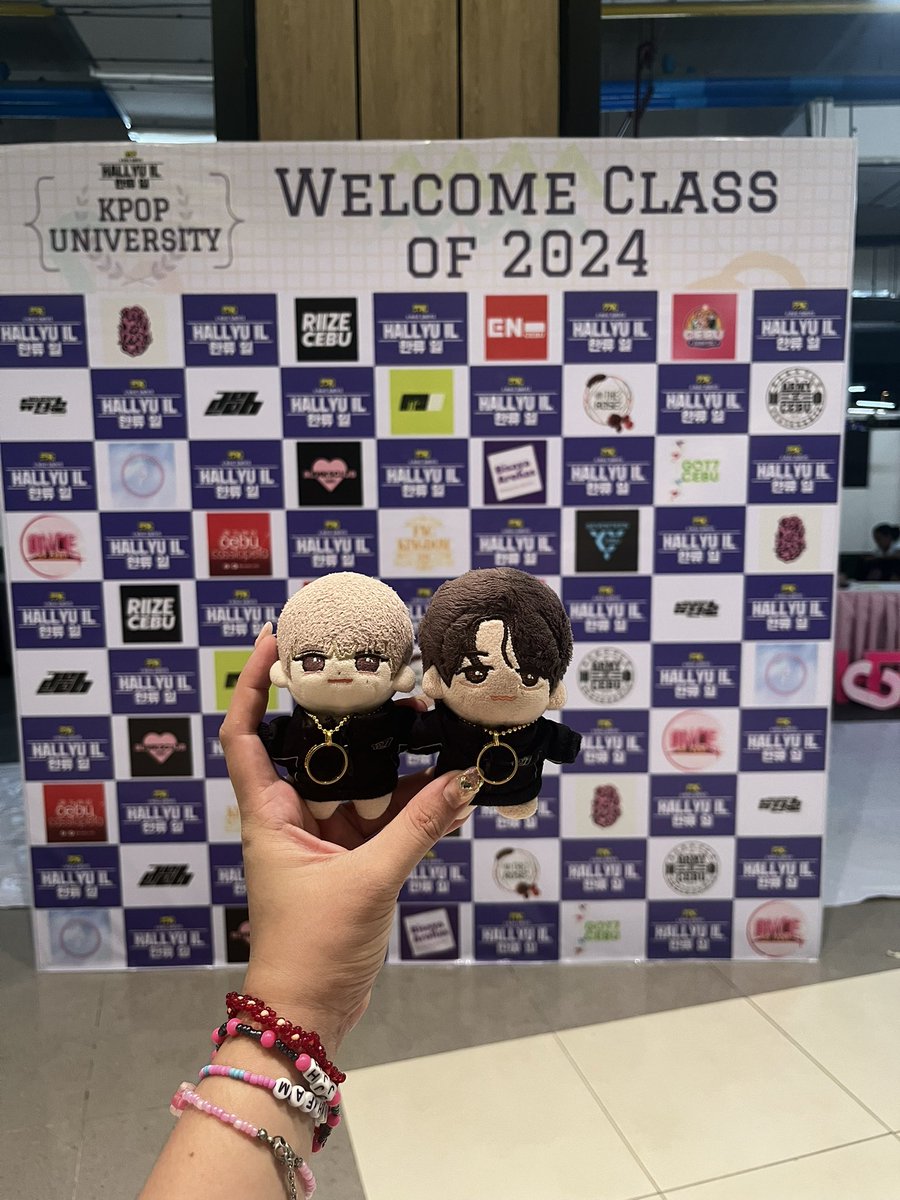 byeoldiaries's tweet photo. also,,, the 3rd HALLYU IL Fandom Festival is happening at 10 AM later βΊοΈπ€ admission is free, but if you want to vote for your favorite fanclub + join the booth activities, passports are still available #HALLYUILFANDOMFESTIVAL #SEASIDEASSEMBLY https://t.co/RmeNb7Ijl9