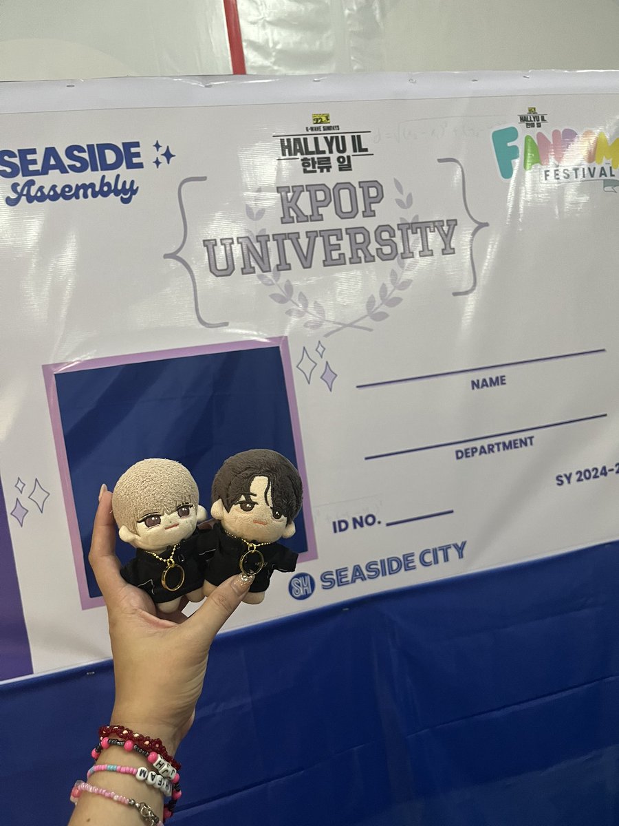 byeoldiaries's tweet photo. also,,, the 3rd HALLYU IL Fandom Festival is happening at 10 AM later βΊοΈπ€ admission is free, but if you want to vote for your favorite fanclub + join the booth activities, passports are still available #HALLYUILFANDOMFESTIVAL #SEASIDEASSEMBLY https://t.co/RmeNb7Ijl9