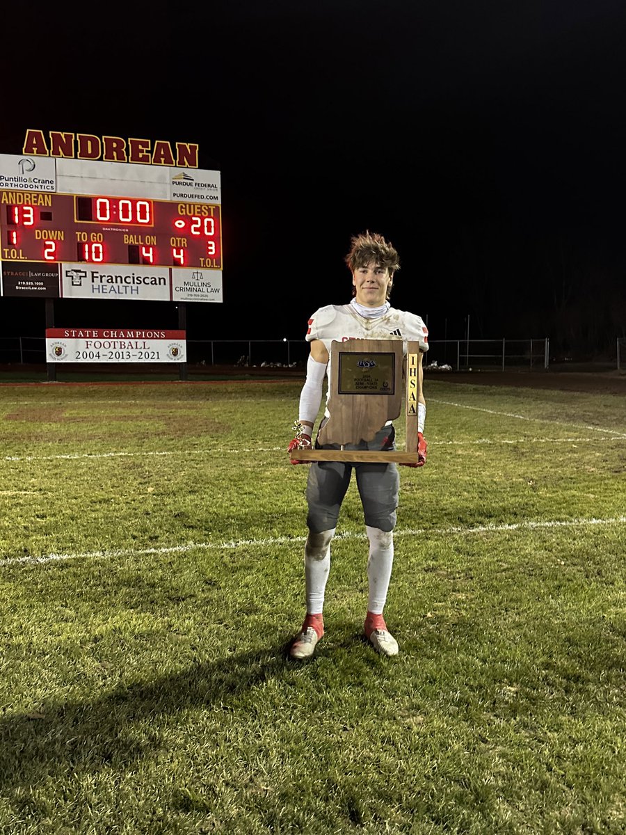 Jaretsmith82's tweet photo. Very grateful for all of these guys and the opportunity to keep playing this game. Job is not finished. Onto next week. #STATEBOUND #semistatechamps https://t.co/1MalsN3rdg