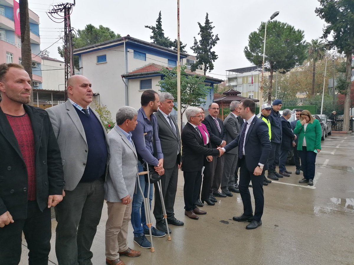 KaymakamlikMut's tweet photo. Mersin Valiliğinin 21.11.2024 tarihli onayı ile ilçemize görevlendirilen Kaymakam Sayın Mustafa ÖZBAY görevine başladı.Göreve başlaması nedeniyle Kaymakamlık önünde düzenlenen resmi karşılama törenine ilçemiz protokolü ile kurum ve kuruluş temsilcileri katıldı. https://t.co/vhXQtxc7P2