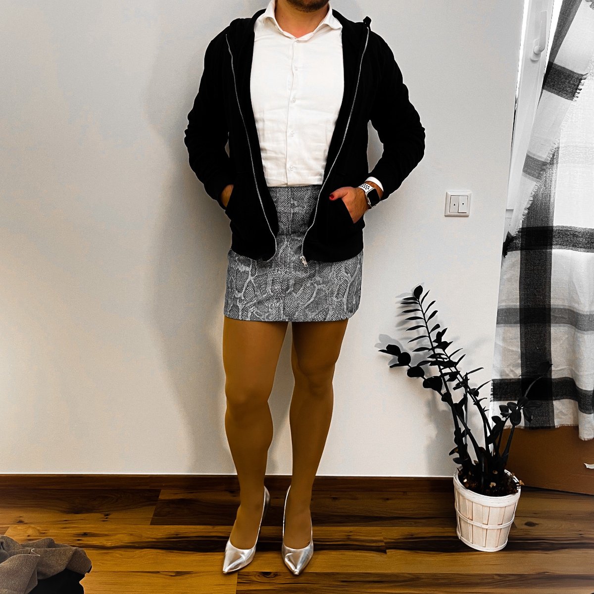 dermannimkleid's tweet photo. Uhlala it’s a chill outfit for today 😎

#mannimkleid #mannträgtrock #mannträgtkleid #kleider #kleid #menweardressestoo #memweardress #mendress #menindresses #menindress #menindresseshavemorefun #femininmen https://t.co/FGm3QUqTjl
