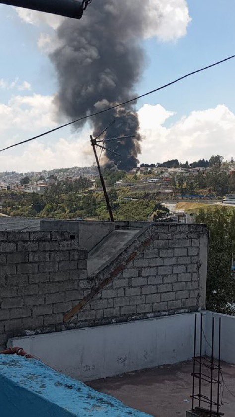 Sambonews_ecu's tweet photo. #URGENTE | Se reporta un incendio en la av. Simón Bolívar y Javier Loyola, sector Monjas. https://t.co/J0K5QBsrKa