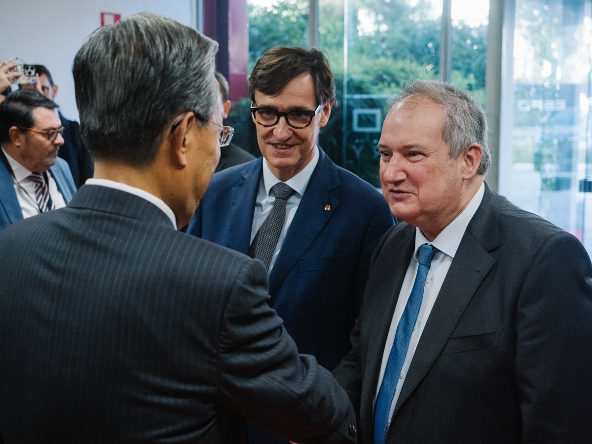 minturgob's tweet photo. El ministro @jordihereub ha participado en el evento que marca el inicio de la producción de Ebro en la Zona Franca de 📍Barcelona.

🗣️"Es el mejor ejemplo de colaboración que une el compromiso público, la innovación privada y la visión global por transformar nuestra economía". https://t.co/HQ2loixWNE
