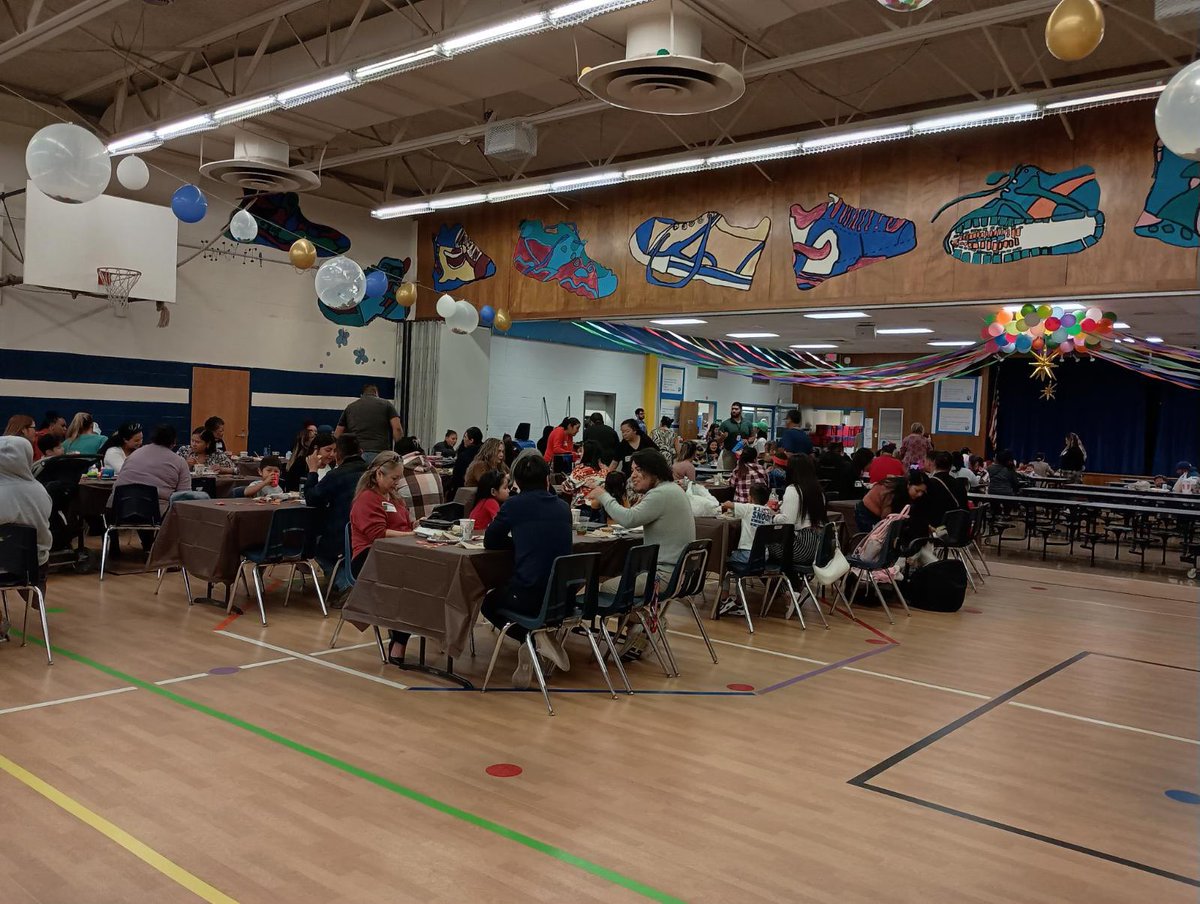 dinorahdlt's tweet photo. Families and students had an amazing time at @PillowPanthers annual family Thanksgiving lunch!  
@AustinISD 
@katrinabailey08 https://t.co/uqQnwgBW7a