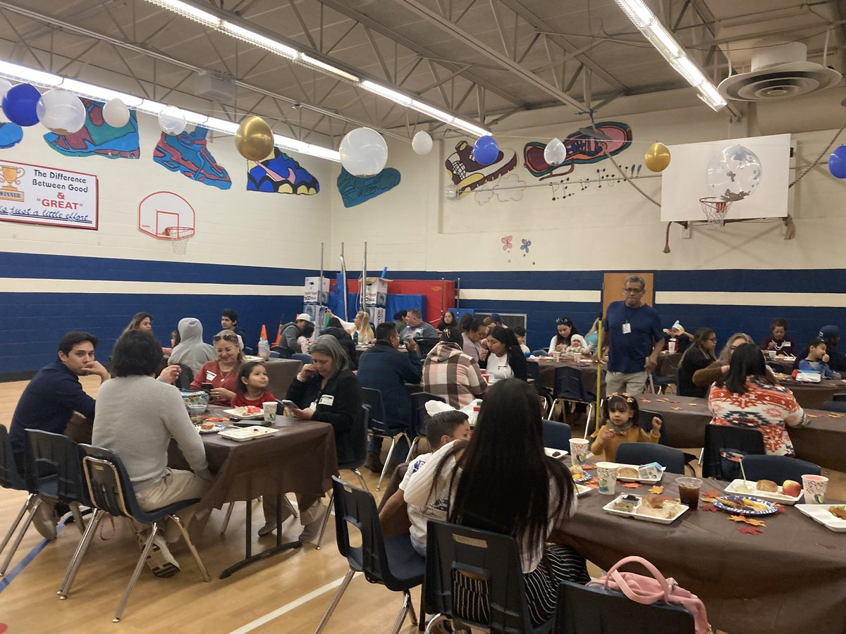 dinorahdlt's tweet photo. Families and students had an amazing time at @PillowPanthers annual family Thanksgiving lunch!  
@AustinISD 
@katrinabailey08 https://t.co/uqQnwgBW7a