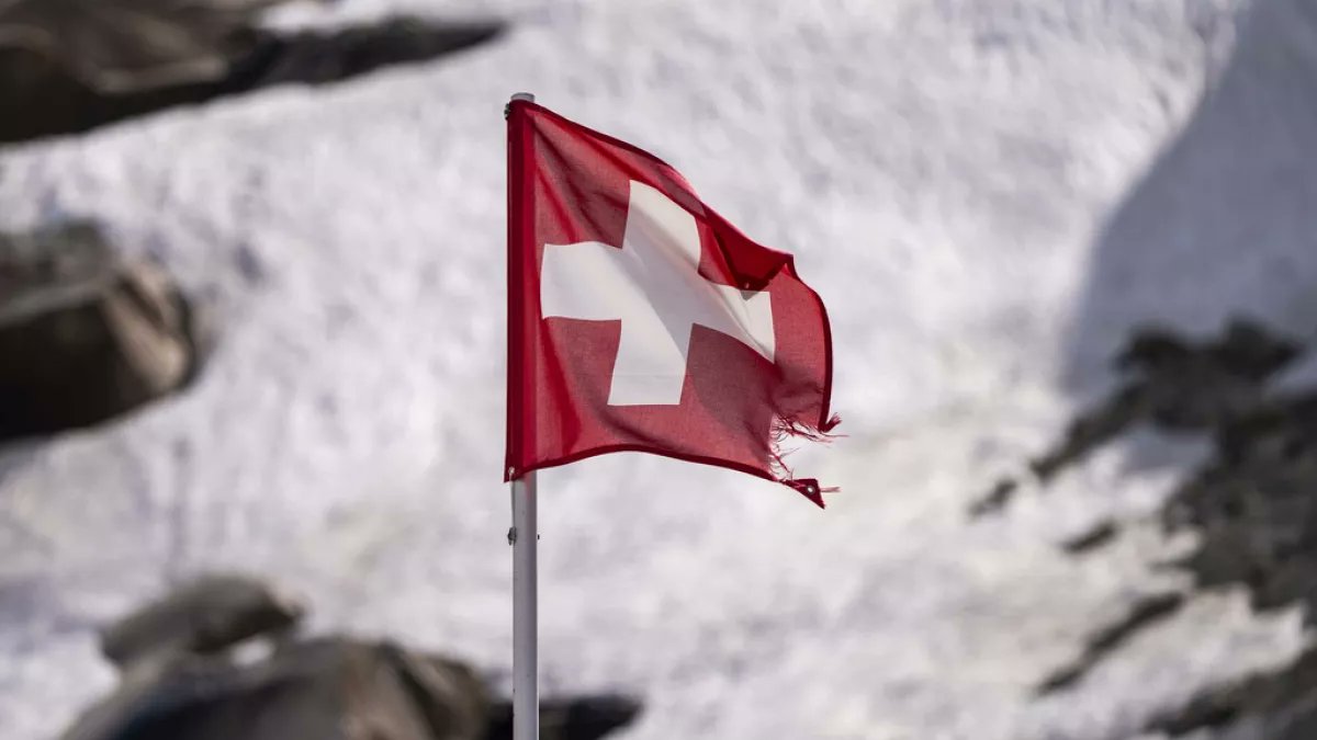 2,700 يورو لكل شخص.. إقليم سويسري يوزع فائض الميزانية على السكان
arabic.euronews.com/2024/11/23/swi…