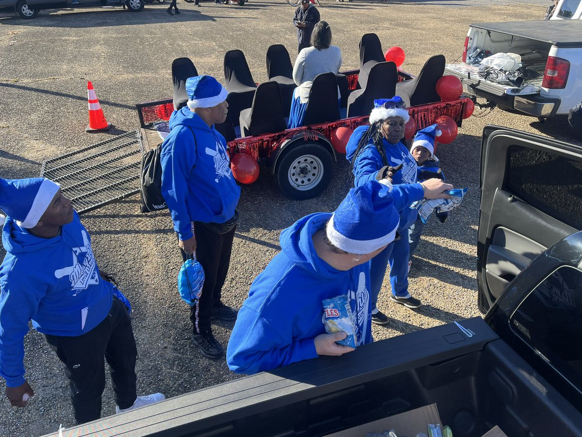 MemphisLLB's tweet image. Extremely happy to be participating in the Whitehaven Christmas Parade!  

#Memphis
#MLLOneTeamOneDream