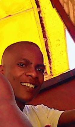 Radiotv10rwanda's tweet photo. Muri @RubavuDistrict umusore w'imyaka 26 wo mu murenge wa Bugarama wari usanzwe akorera mu murenge wa Nyamyumba yibitse arangije ariyahura ngo kubera guhemukirwa n'uwo bakundanaga. Abaturage bari baturanye nawe bavuga ko ku munsi w'ejo uyu musore yashwanye bikomeye n'uwo mukobwa. https://t.co/a0AXP1O7Ie