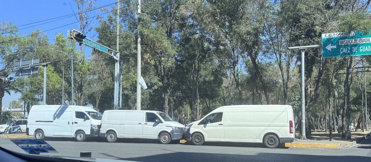 laisha0816's tweet photo. @TuAlcaldiaGAM @SEMOV_Edomex @SSPCMexico @locatel_mx , conductores de Amazon se estacionan  en vía pública lugar prohibido , sobre henry Ford esquina ferrocarril Hidalgo https://t.co/oFxo4TDNV7