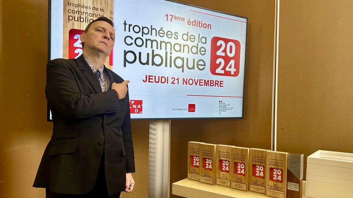 achatpublic_com's tweet photo. 🫱🏽🫲🏼 Merci aux équipes d'https://t.co/PbfIkIdSU9 et d'https://t.co/uIn1Acknyx mobilisées et aux élus, DGS et #AcheteursPublics venus nous rencontrer au #SMCL ! #CommandePublique #TCP24 #SMCL2024 https://t.co/jz3awE5usi