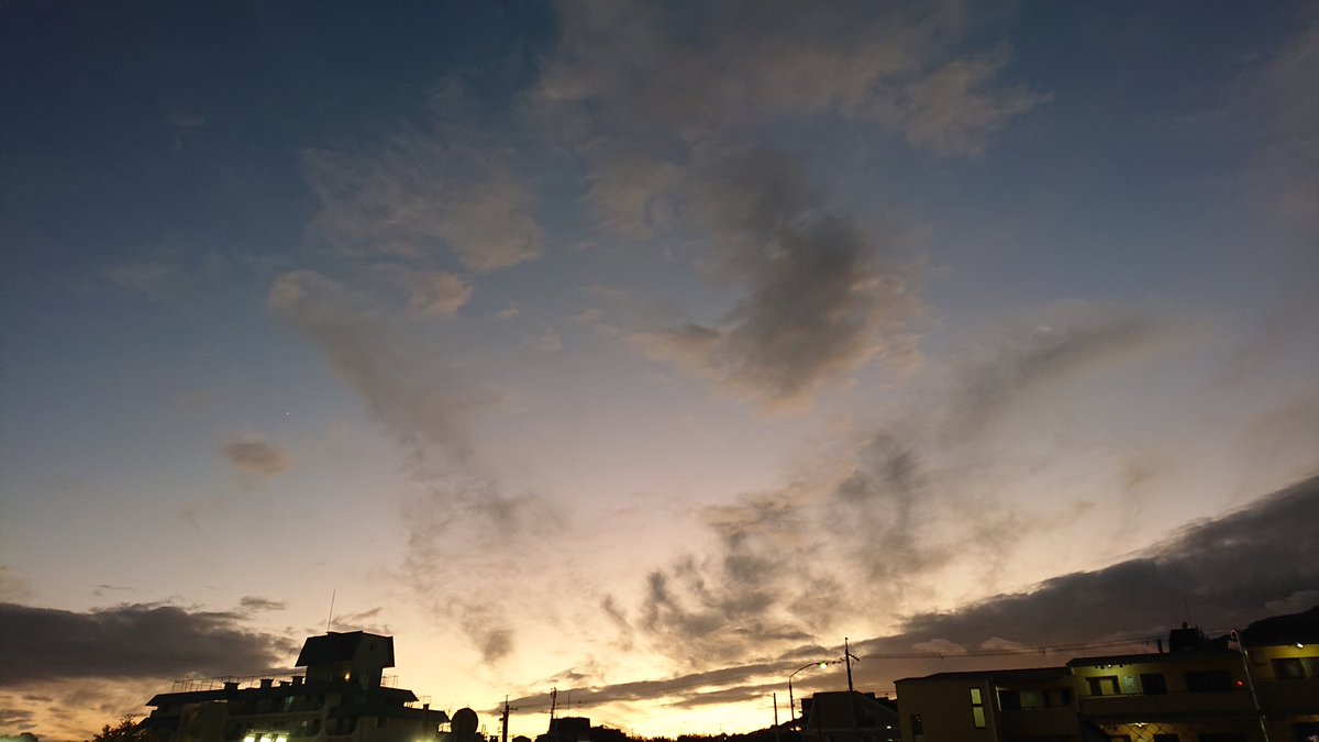 5980073's tweet photo. 今日2024年11月23日(土),#インドネシア #モロタイ島 付近M4.6(米数値),#パプア州 北西沖M4.5,#パプアニューギニア 北部M4.9, 北沖M5.2,#タジキスタン 北部M5.4,#地震 😓要警戒⚠️
#earthquakes #夕焼け #sunset #Indonesia #Morotai #Papua #PapuaNewGuinea #Tajikistan https://t.co/mxJPTHuPC4