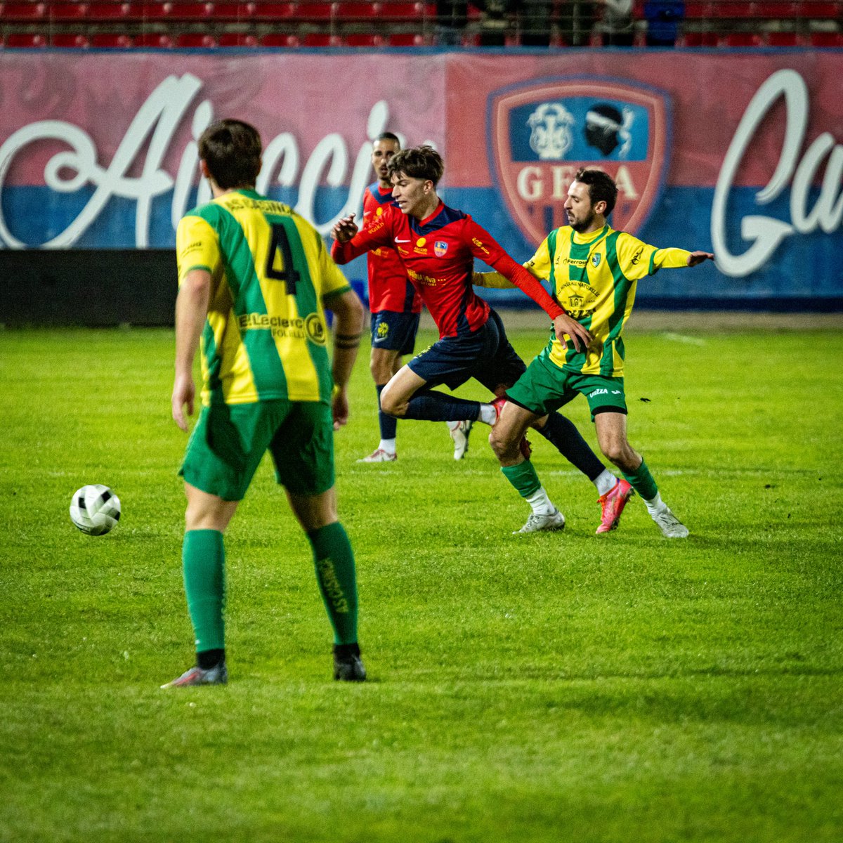 gfc_ajaccio's tweet photo. 45’ | MEZU TEMPU
Après avoir encaissé rapidement un but en début de rencontre, nos diables rouges ont su revenir dans le match notamment grâce à un grand Laurent Pomponi, qui s’offre un quadruplé en une mi-temps 🔴🔵
#GFCAASC | 4️⃣-1️⃣ https://t.co/1x2TftB5Ur