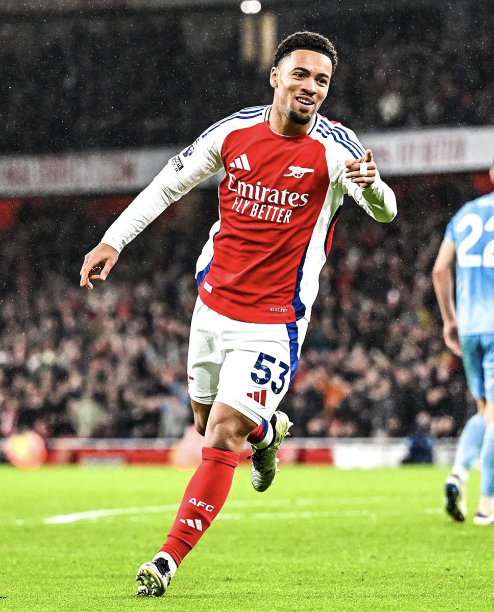 Primehenry10's tweet photo. Spot the difference #ARSNOF #ARSNOR https://t.co/ylUJuDm1R1