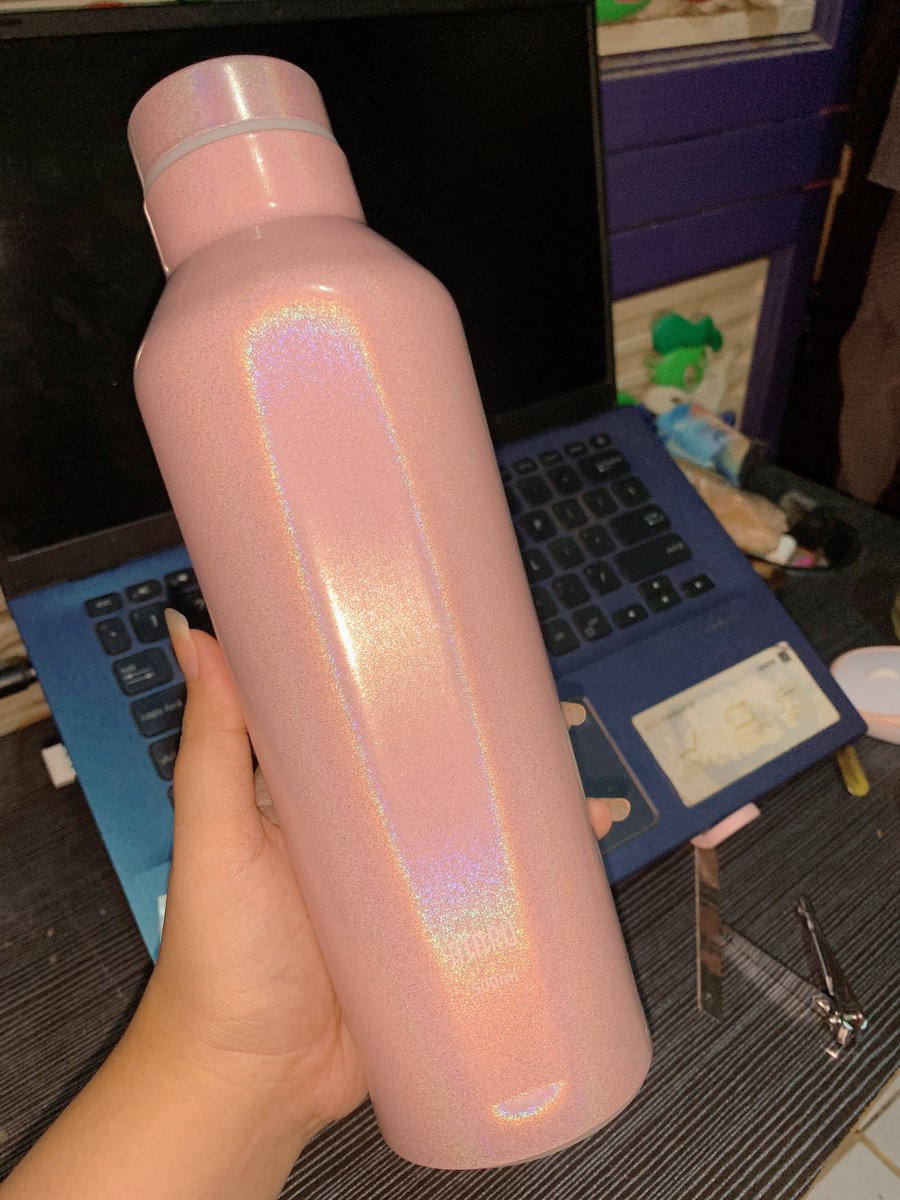 floraiszon's tweet photo. @tanyakanrl Aku pakai botol dari Ataru, awalnya lagi nyari tumbler pink dan pertama kali nyantol ke ecentio. Untuk dinginnya awet banget sekitar 10 jam, dan kalo esbatu bisa 8-9 jam soalnya aku ngisi di jam 10 malem sampai jam 9 pagi suka masih ada esnya. Oiya harganya sekitar 150rb. https://t.co/14Q2oxzGOu