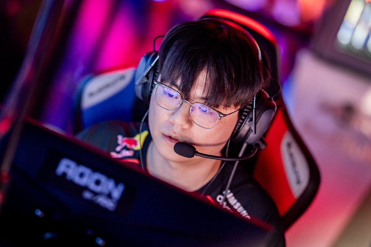 Red Bull Gaming (@redbullgaming) on Twitter photo Who will win the #RedBullHomeGround Final?
#C9WIN or #T1WIN Who will win the #RedBullHomeGround Final?
#C9WIN or #T1WIN